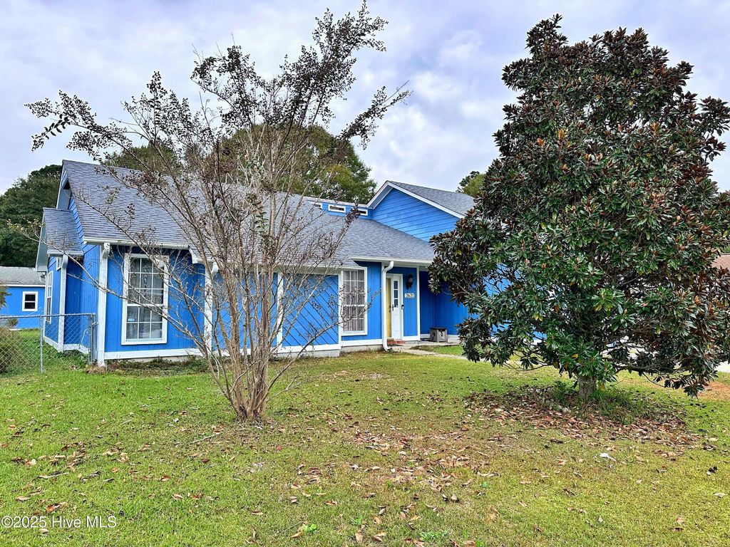 Photo of 2621 Idlebrook Circle, Midway Park, NC 28544 (MLS # 100539208)