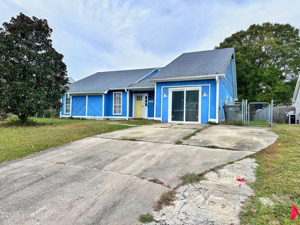 Photo of 2621 Idlebrook Circle, Midway Park, NC 28544 (MLS # 100539208)