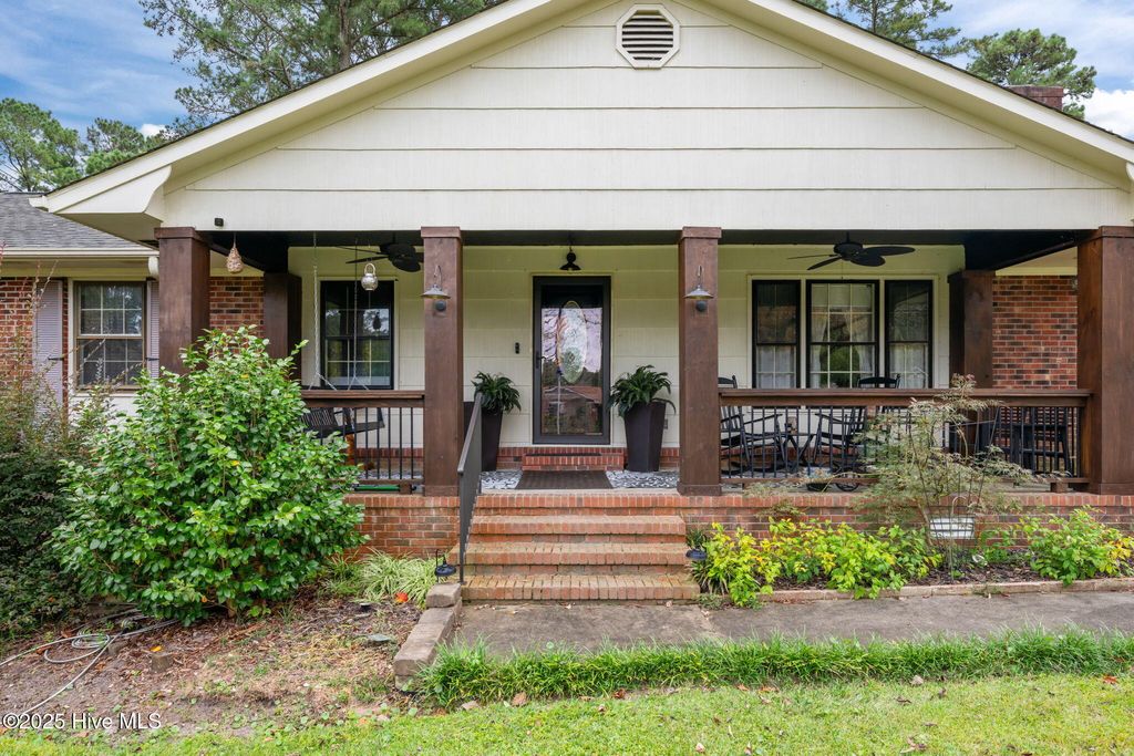 Photo of 211 Rockledge Road, New Bern, NC 28562 (MLS # 100535517)