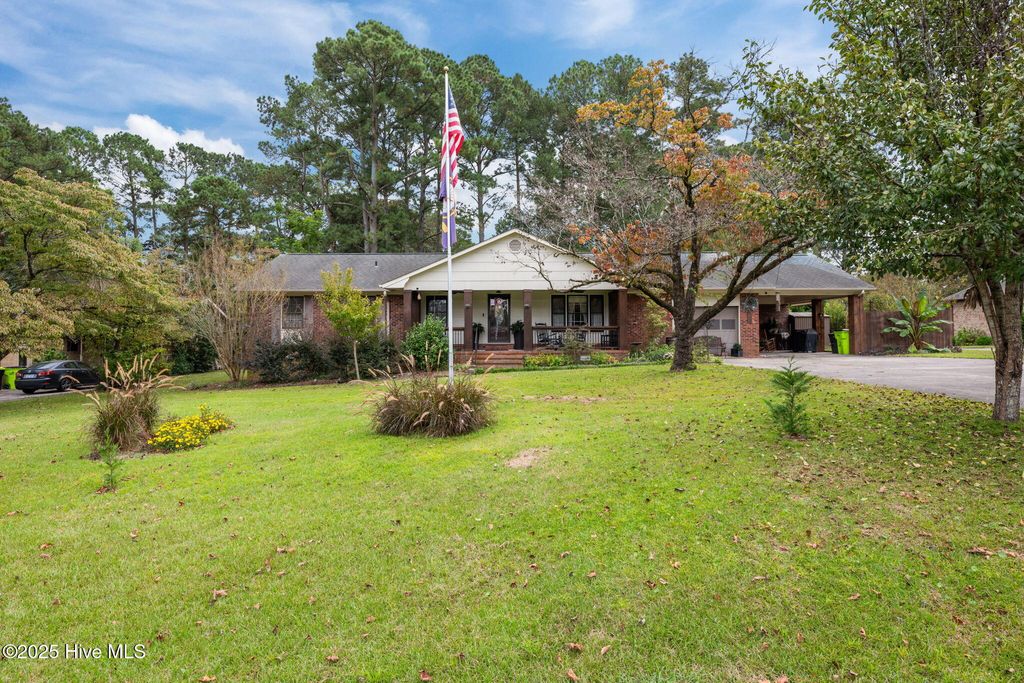 Photo of 211 Rockledge Road, New Bern, NC 28562 (MLS # 100535517)