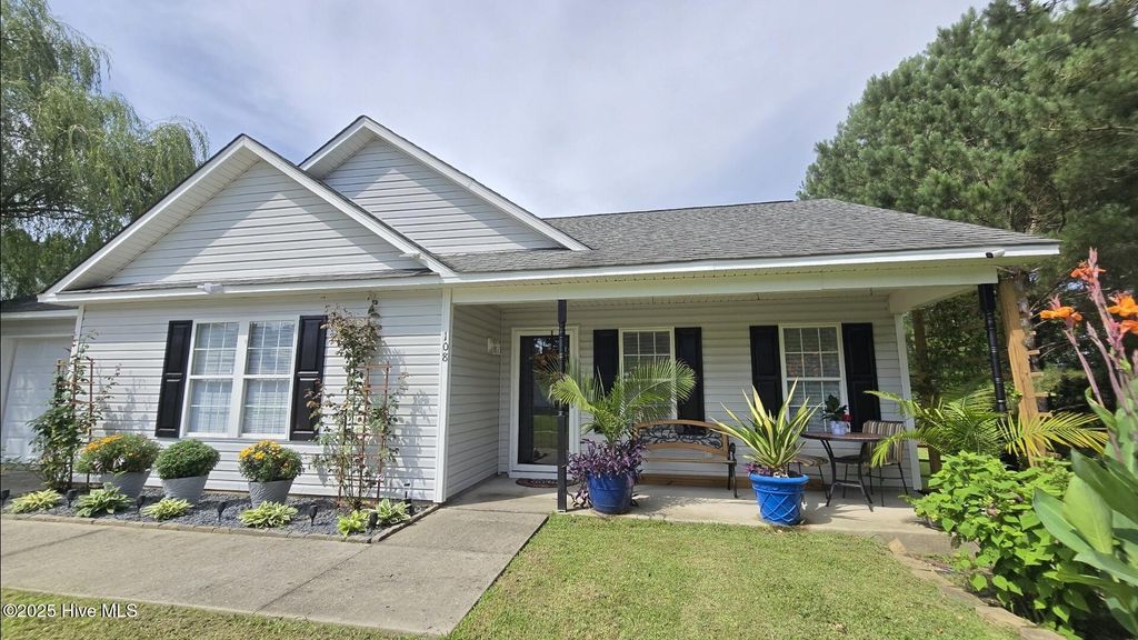 Photo of 108 Willowbend Drive, Burgaw, NC 28425 (MLS # 100514132)