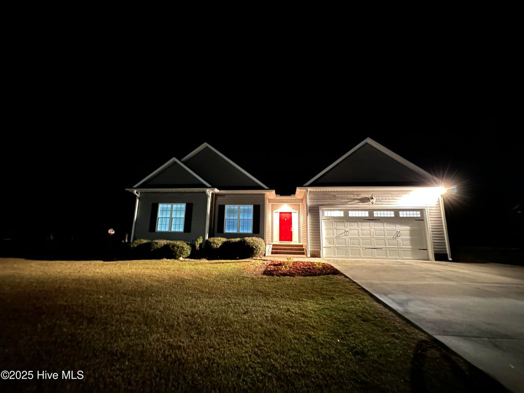 Photo of 216 Beaver Dam Drive, Clinton, NC 28328 (MLS # 100542559)