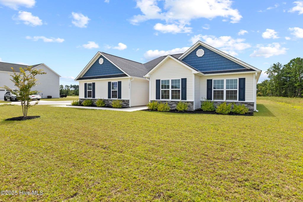 Photo of 3015 Carthage Loop, Jacksonville, NC 28546 (MLS # 100527988)