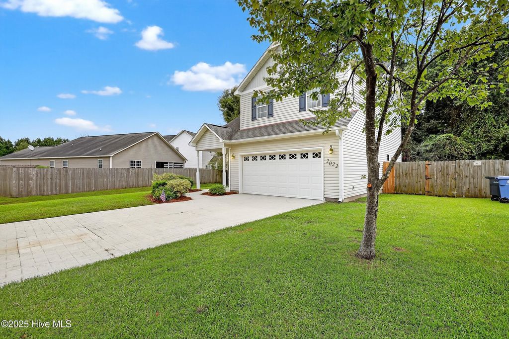 Photo of 2022 W T Whitehead Drive, Jacksonville, NC 28546 (MLS # 100526646)