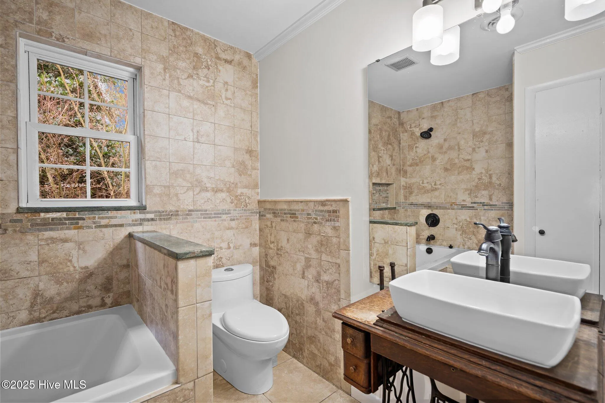 Wilmington, North Carolina 28401, United States, 3 Bedrooms Bedrooms, ,1 BathroomBathrooms,Residential,Pending,17590