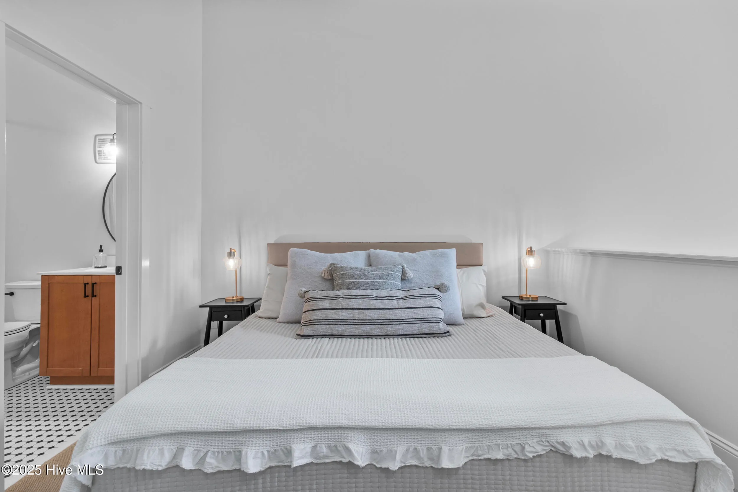 Wilmington, North Carolina 28401, United States, 1 Bedroom Bedrooms, ,2 BathroomsBathrooms,Residential,Active,206095