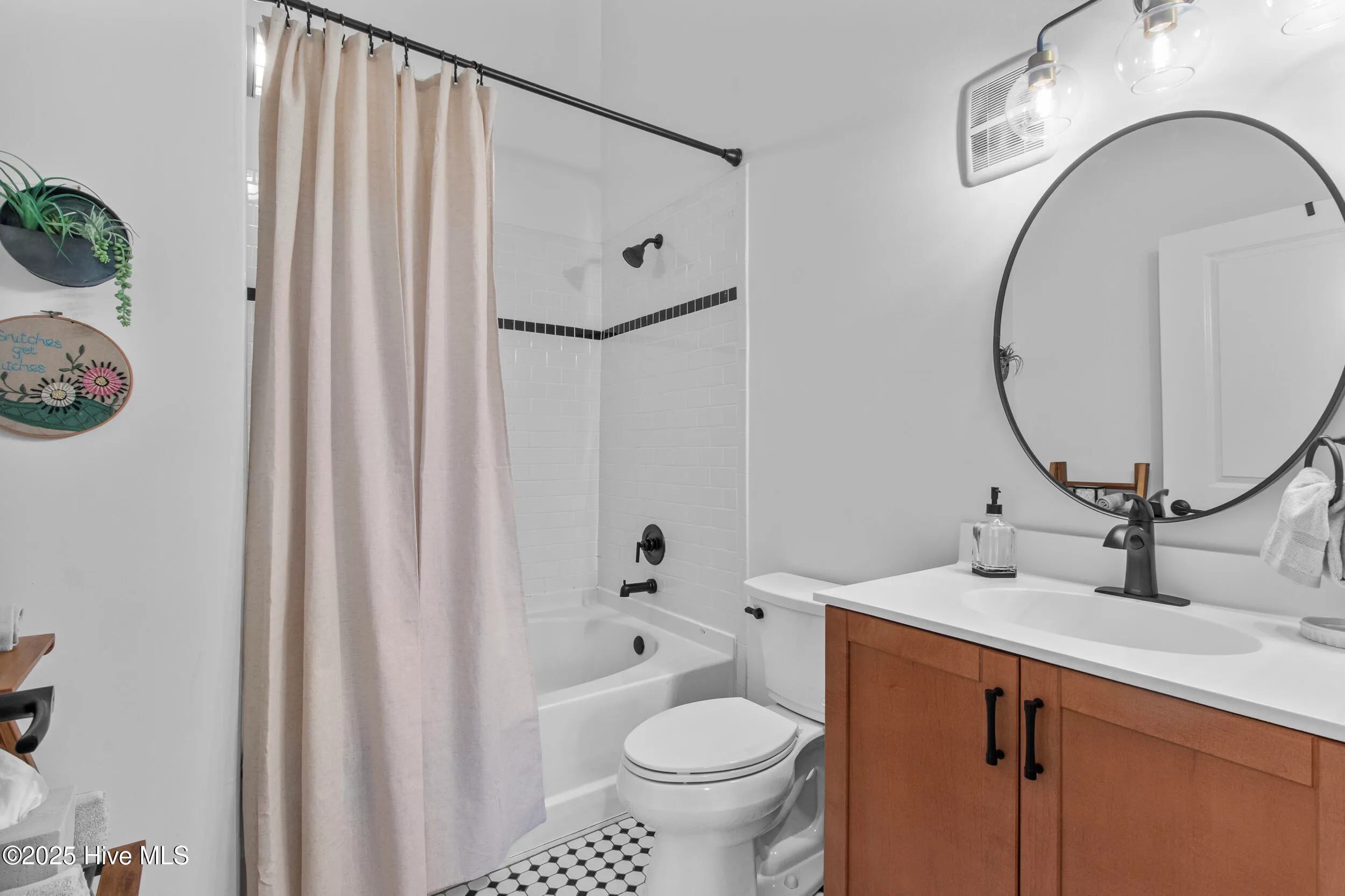 Wilmington, North Carolina 28401, United States, 1 Bedroom Bedrooms, ,2 BathroomsBathrooms,Residential,Active,206095