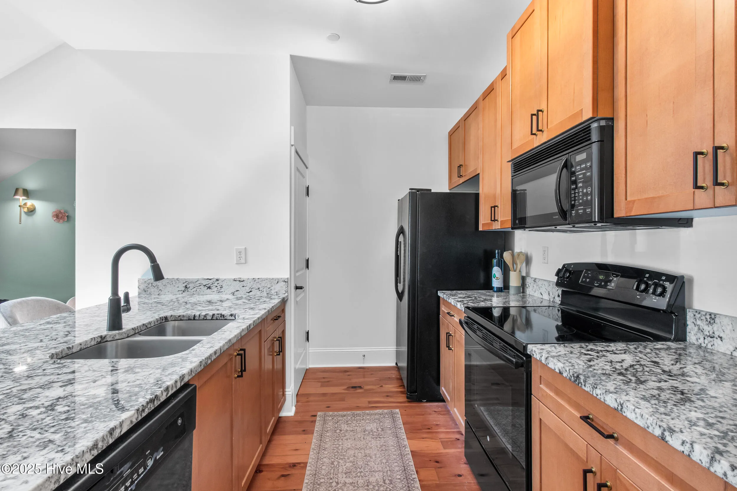 Wilmington, North Carolina 28401, United States, 1 Bedroom Bedrooms, ,2 BathroomsBathrooms,Residential,Active,206095