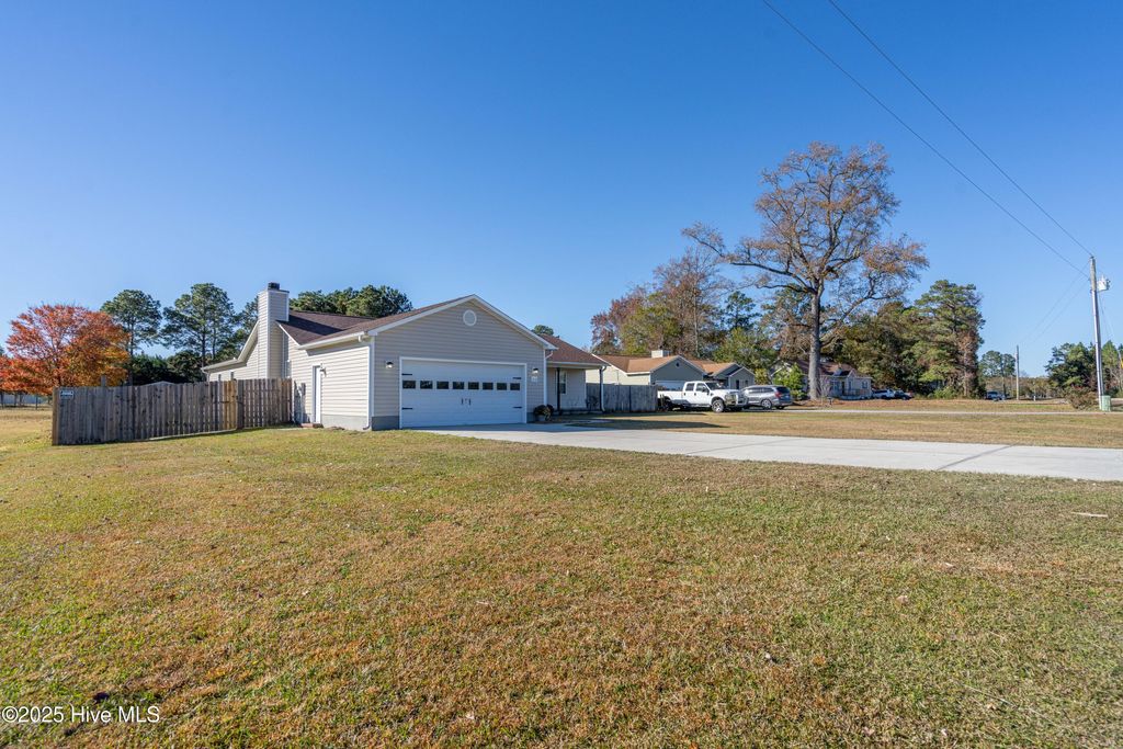 Photo of 316 Mattocks Road, Maysville, NC 28555 (MLS # 100542083)