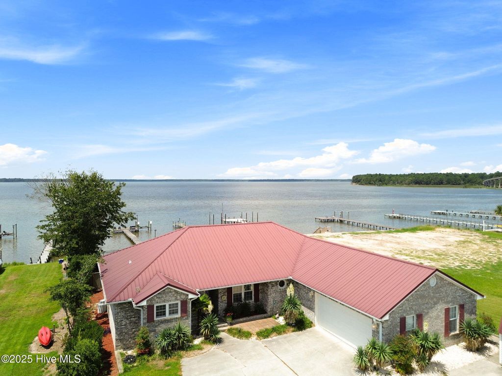 Photo of 132 Gemstone Drive, Sneads Ferry, NC 28460 (MLS # 100523425)