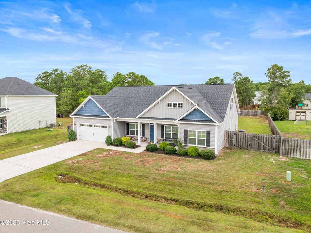 Photo of 931 Needlerush Road, Sneads Ferry, NC 28460 (MLS # 100535765)