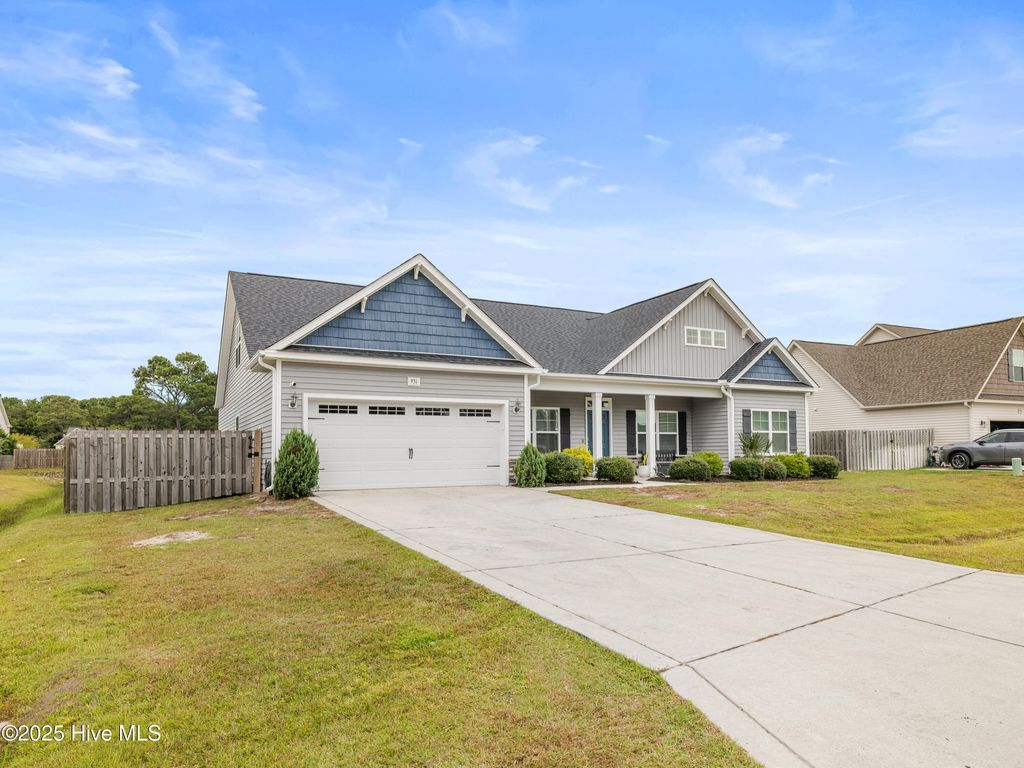 Photo of 931 Needlerush Road, Sneads Ferry, NC 28460 (MLS # 100535765)