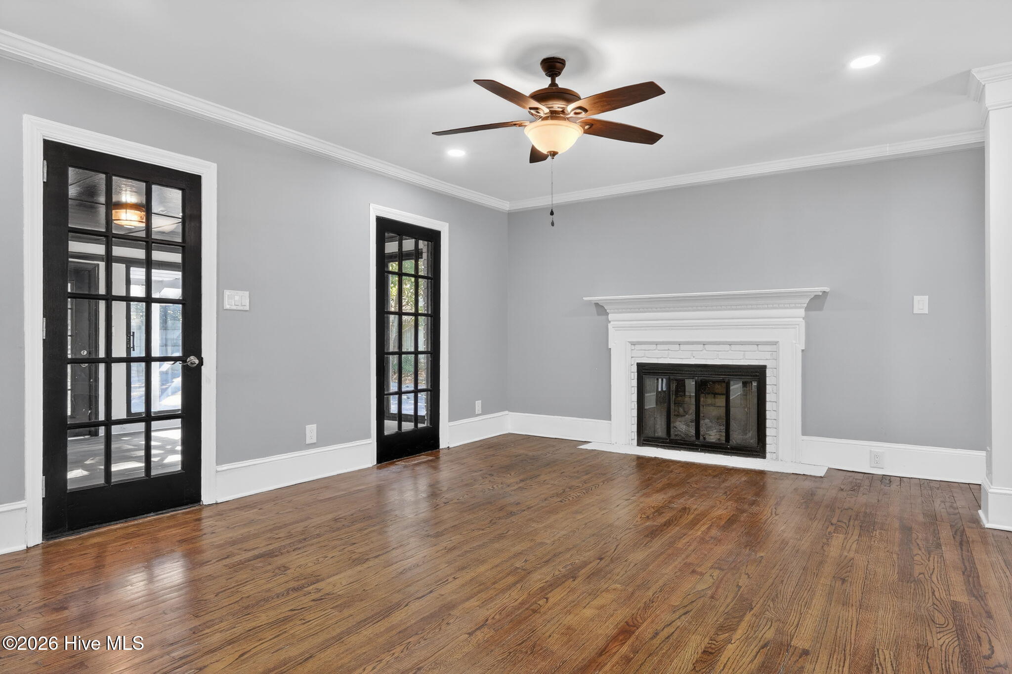 1112 Lakeside Drive NW