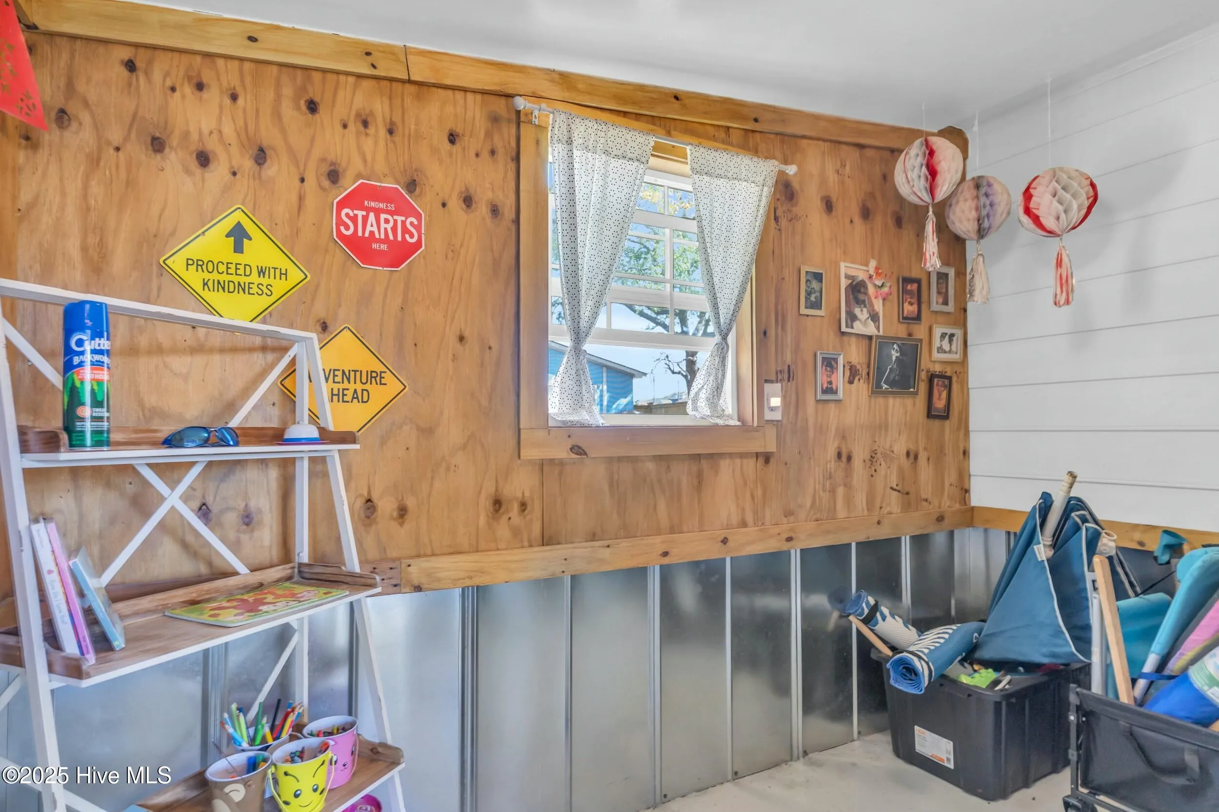 Carolina Beach, North Carolina 28428, United States, 2 Bedrooms Bedrooms, ,1 BathroomBathrooms,Residential,Pending,112350