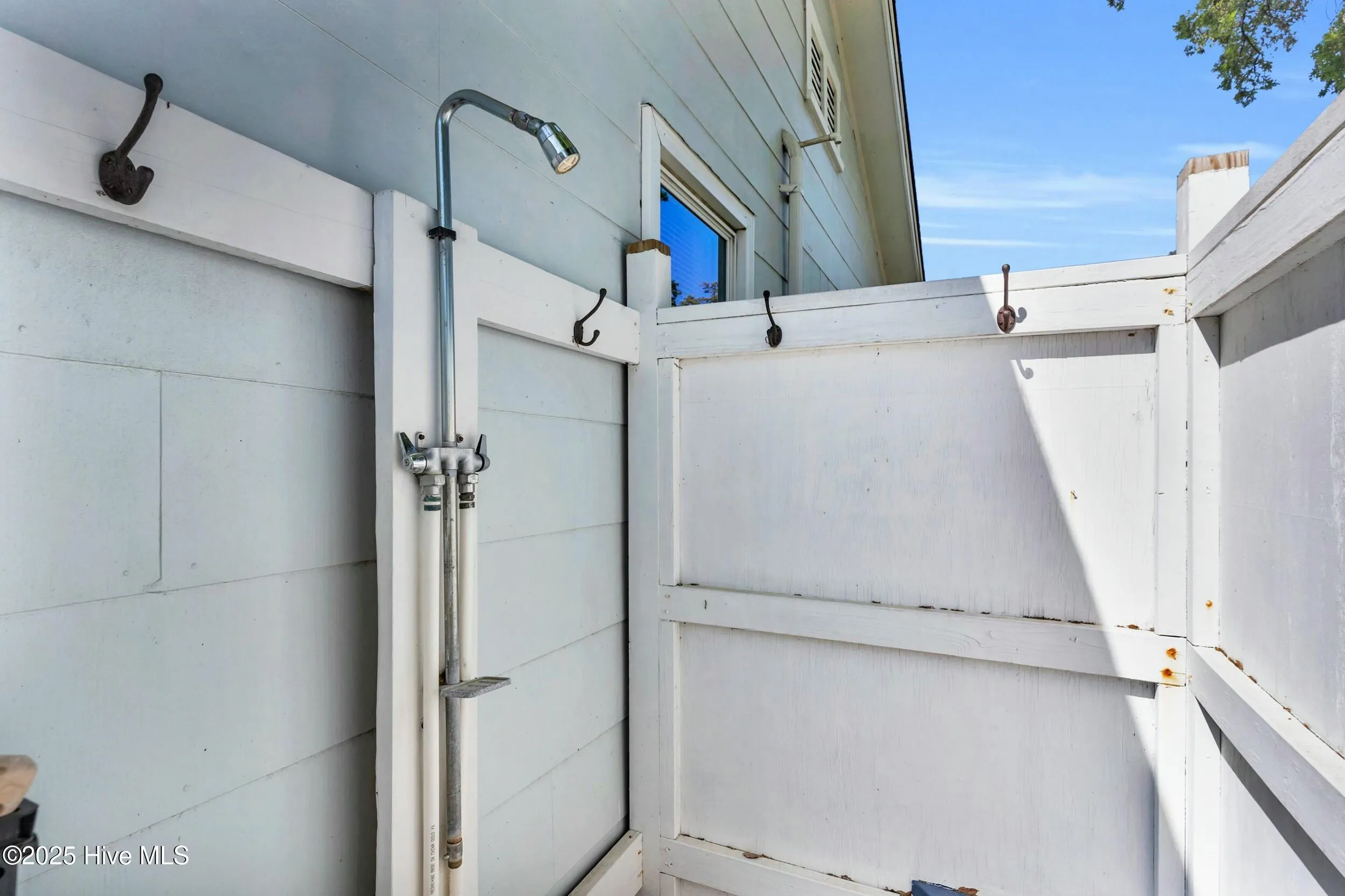 Carolina Beach, North Carolina 28428, United States, 2 Bedrooms Bedrooms, ,1 BathroomBathrooms,Residential,Pending,112350