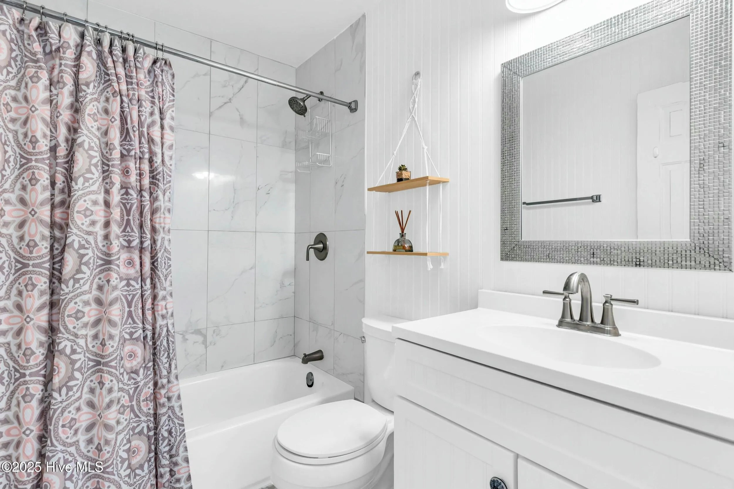 Carolina Beach, North Carolina 28428, United States, 2 Bedrooms Bedrooms, ,1 BathroomBathrooms,Residential,Pending,112350