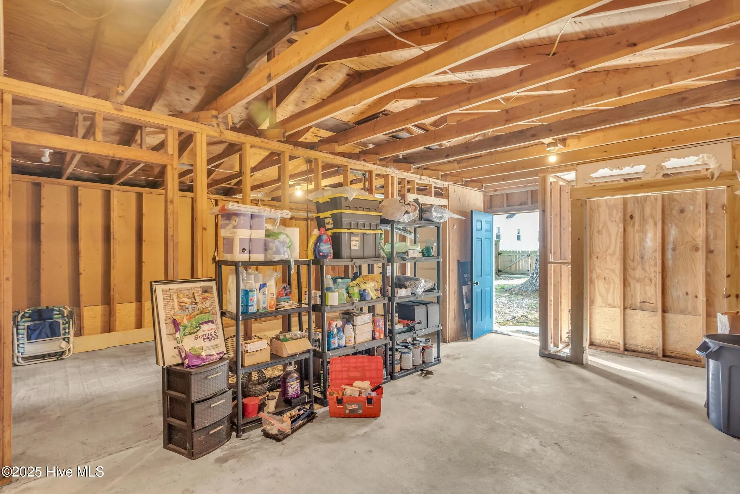 Carolina Beach, North Carolina 28428, United States, 2 Bedrooms Bedrooms, ,1 BathroomBathrooms,Residential,Pending,112350