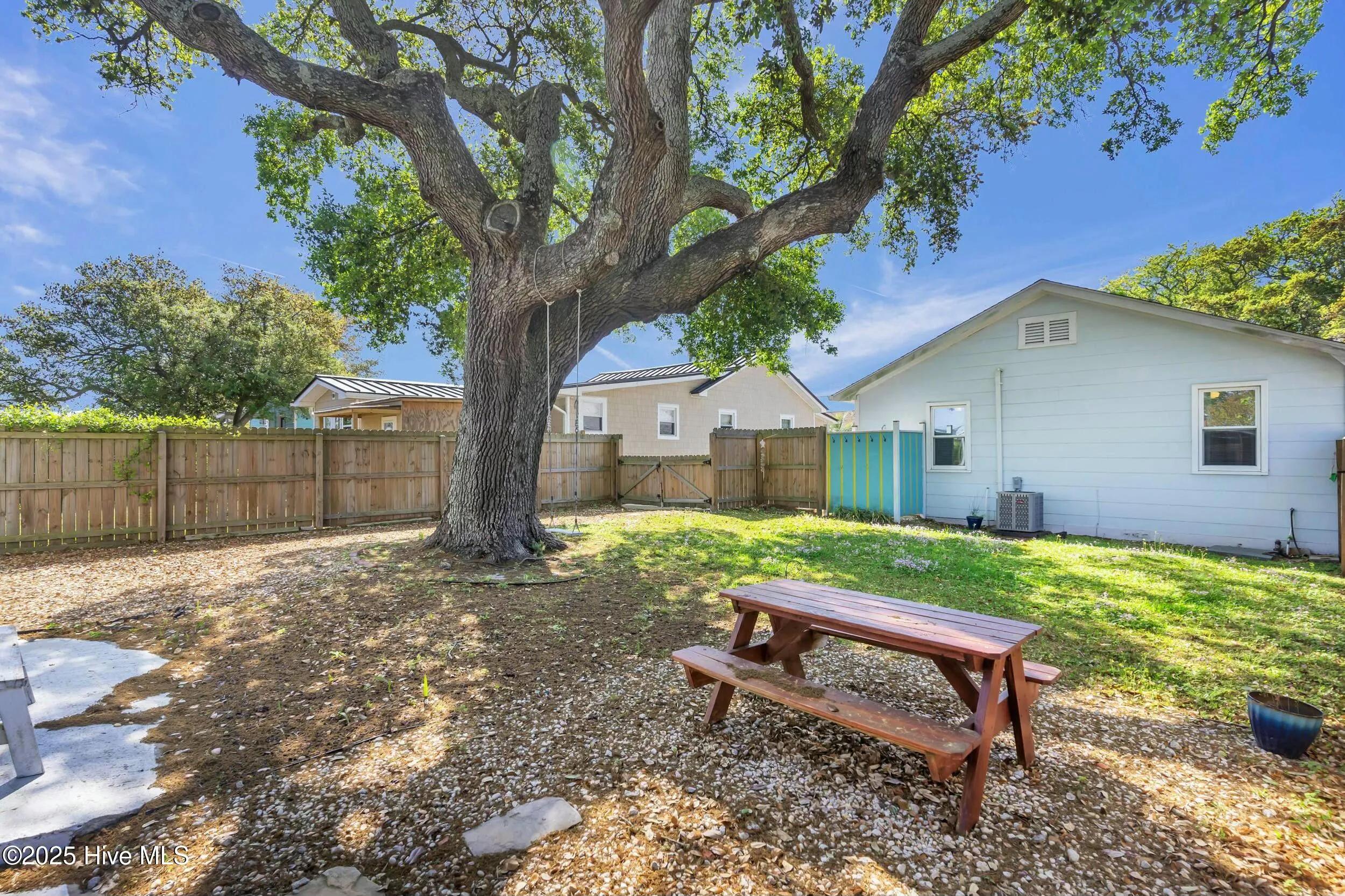 Carolina Beach, North Carolina 28428, United States, 2 Bedrooms Bedrooms, ,1 BathroomBathrooms,Residential,Pending,112350