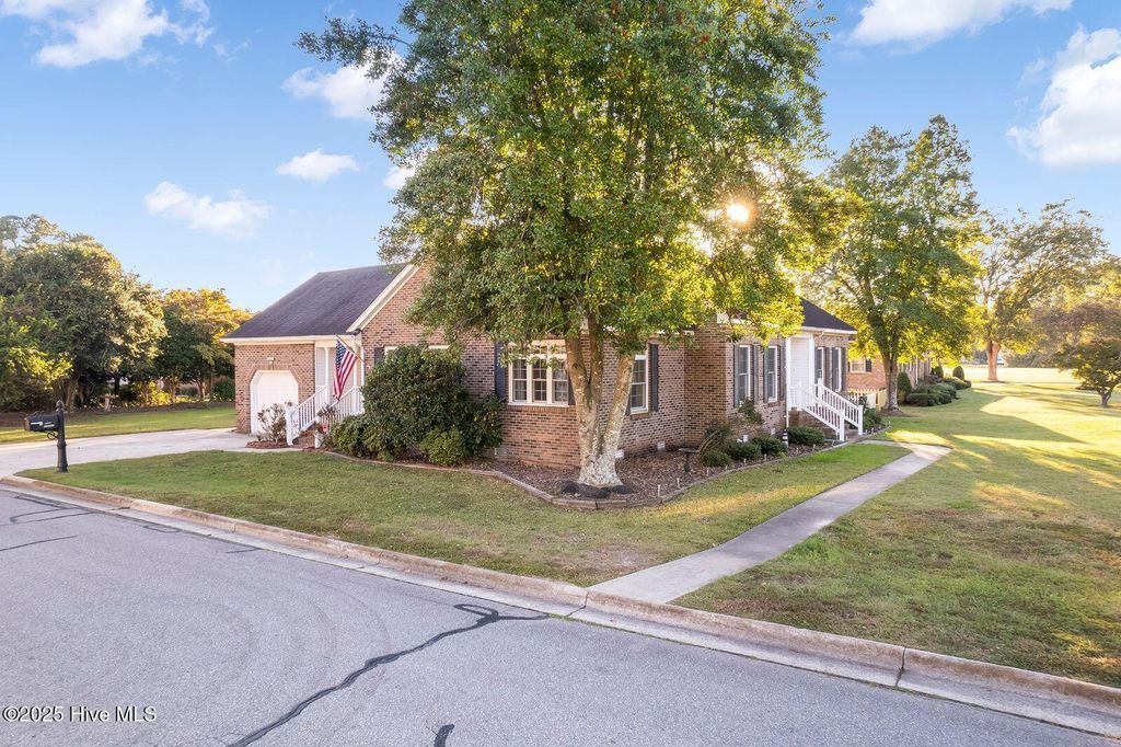 Photo of 1101 W Queen Street, Edenton, NC 27932 (MLS # 100536990)