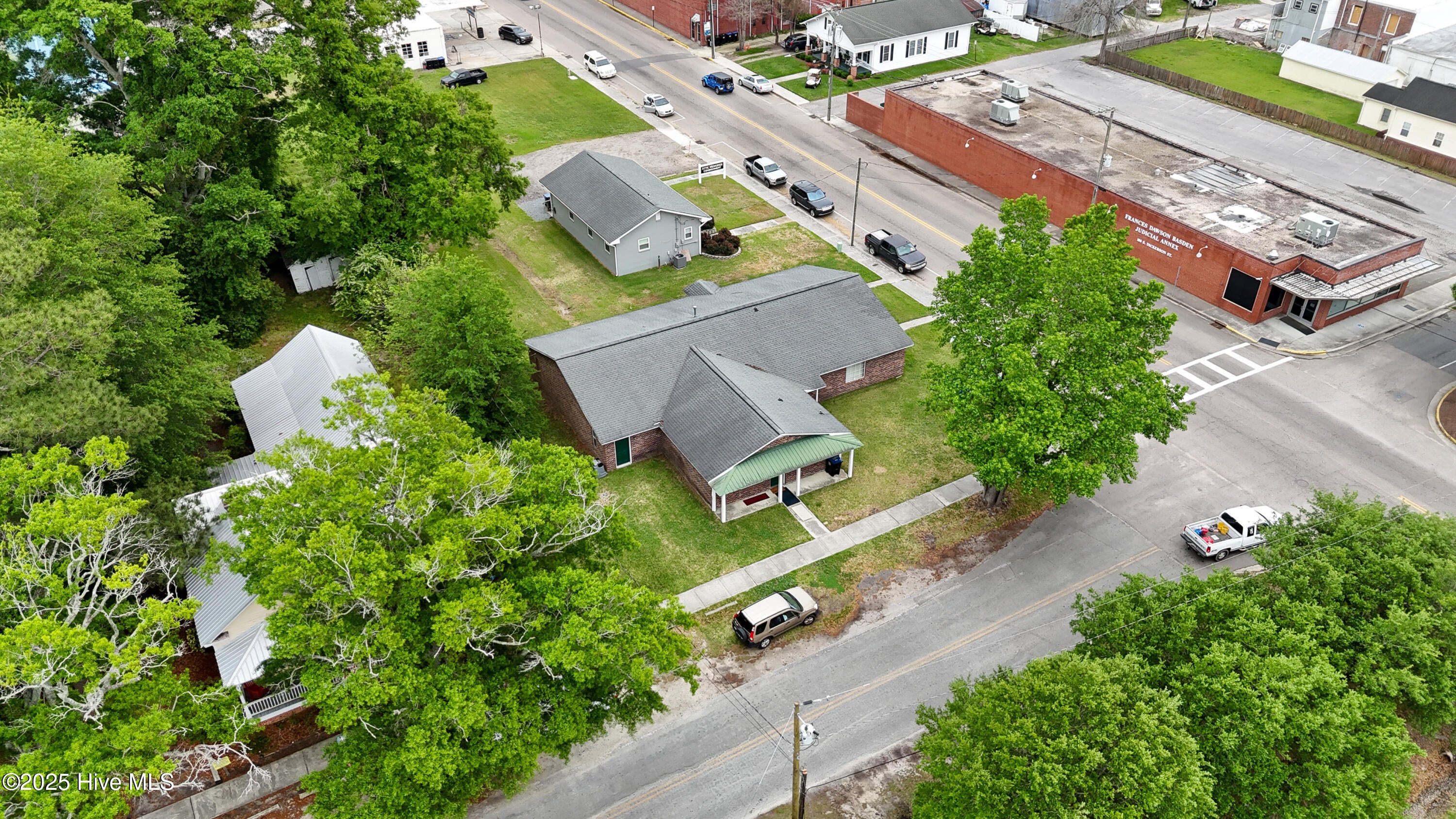 100 N Dickerson St, Burgaw, NC 28425