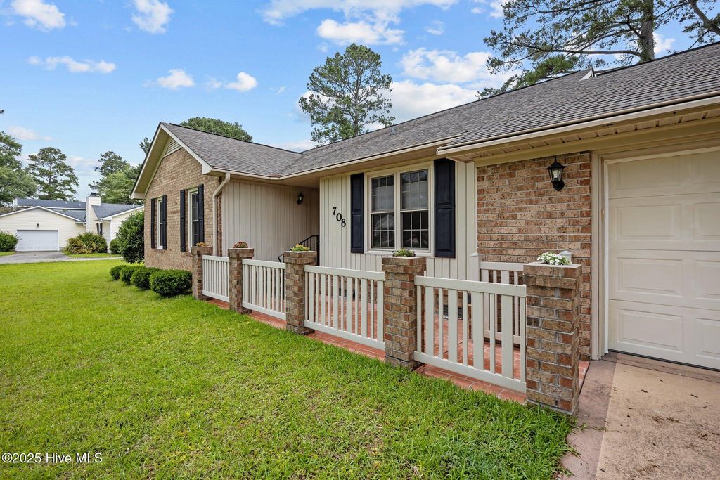 Photo of 708 Plantation Drive, New Bern, NC 28562 (MLS # 100512742)