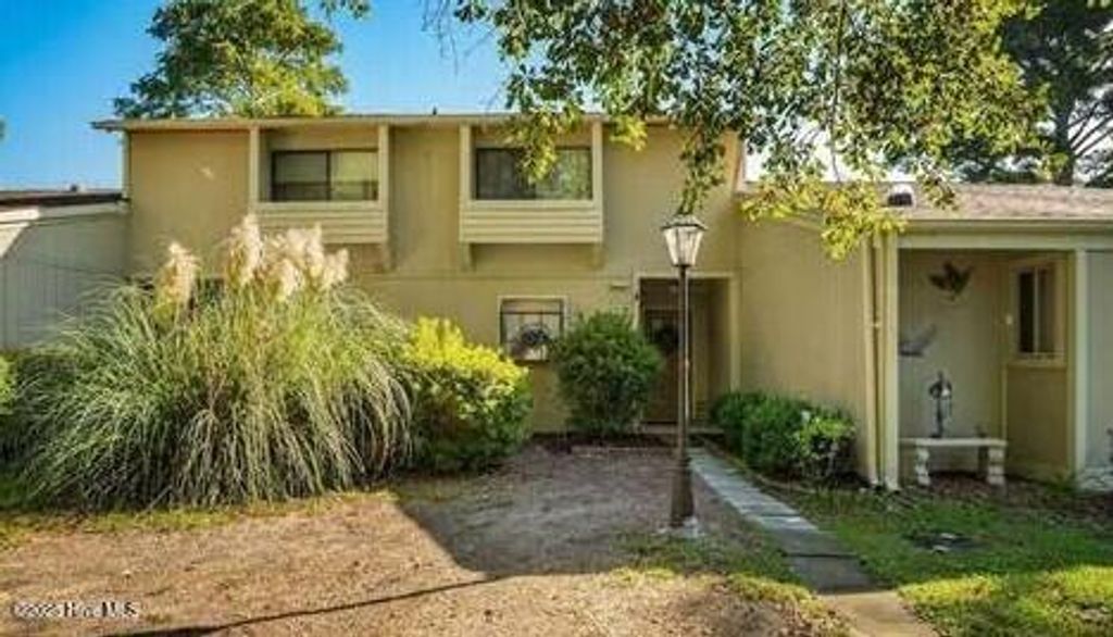 Photo of 52 Quarterdeck, New Bern, NC 28562 (MLS # 100538378)