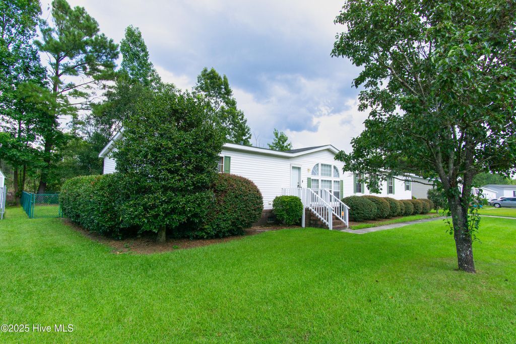 Photo of 104 Split Oak Way, New Bern, NC 28562 (MLS # 100517580)