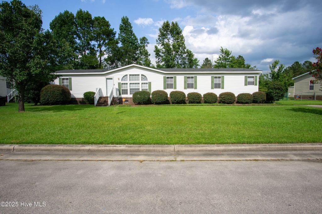 Photo of 104 Split Oak Way, New Bern, NC 28562 (MLS # 100517580)