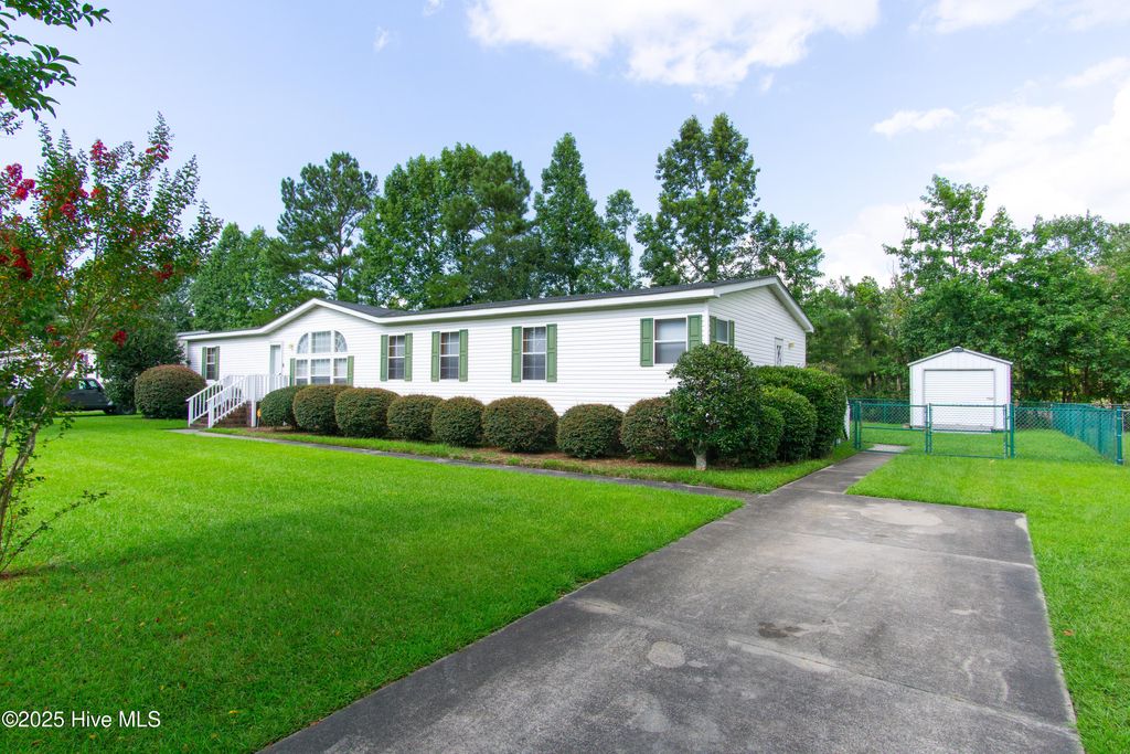 Photo of 104 Split Oak Way, New Bern, NC 28562 (MLS # 100517580)