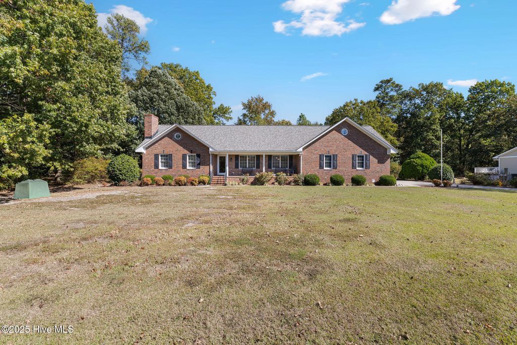 Photo of 317 Country Day Road, Goldsboro, NC 27530 (MLS # 100537433)