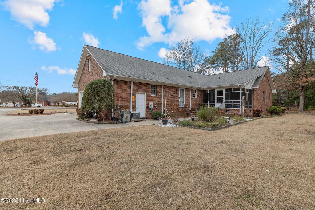 Photo of 317 Country Day Road, Goldsboro, NC 27530 (MLS # 100537433)