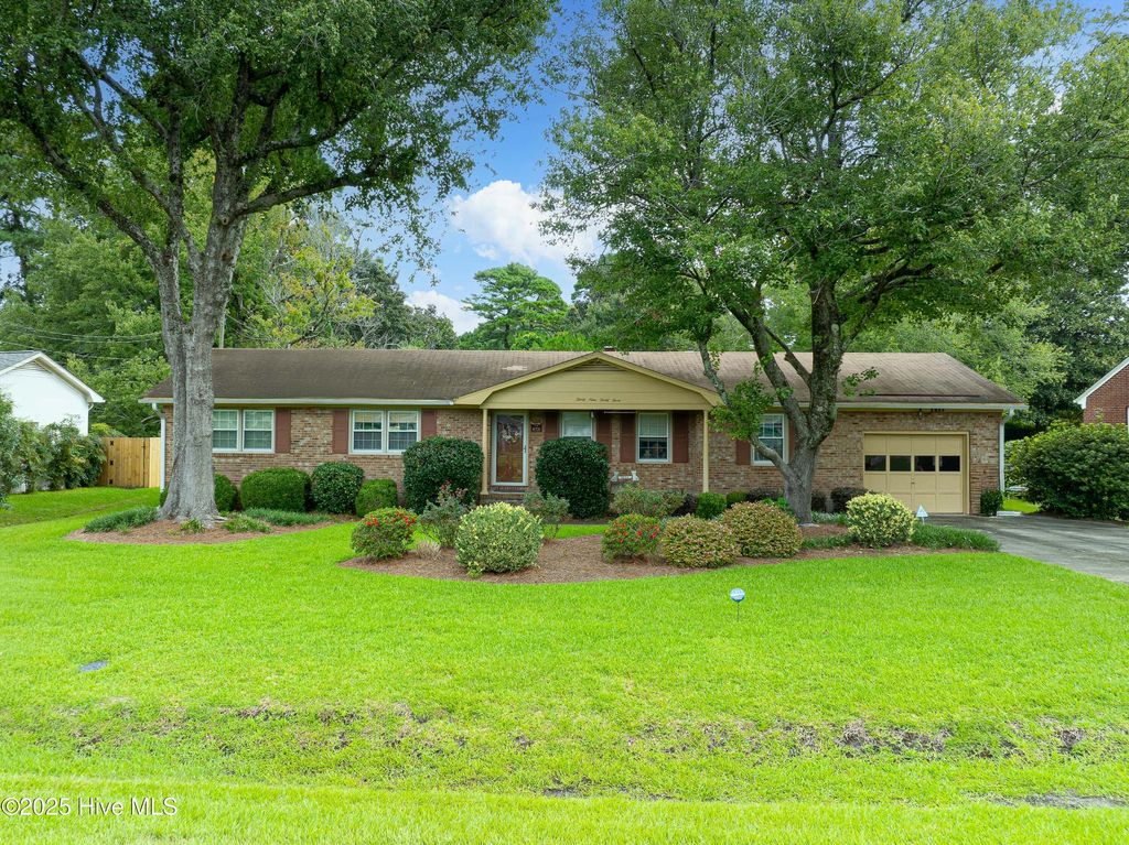 Photo of 3933 Sweetbriar Road, Wilmington, NC 28403 (MLS # 100536869)