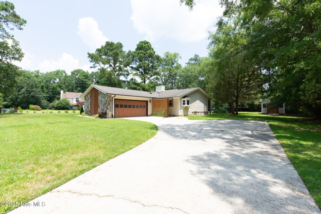 Photo of 110 Deerfield Road, Jacksonville, NC 28540 (MLS # 100523173)