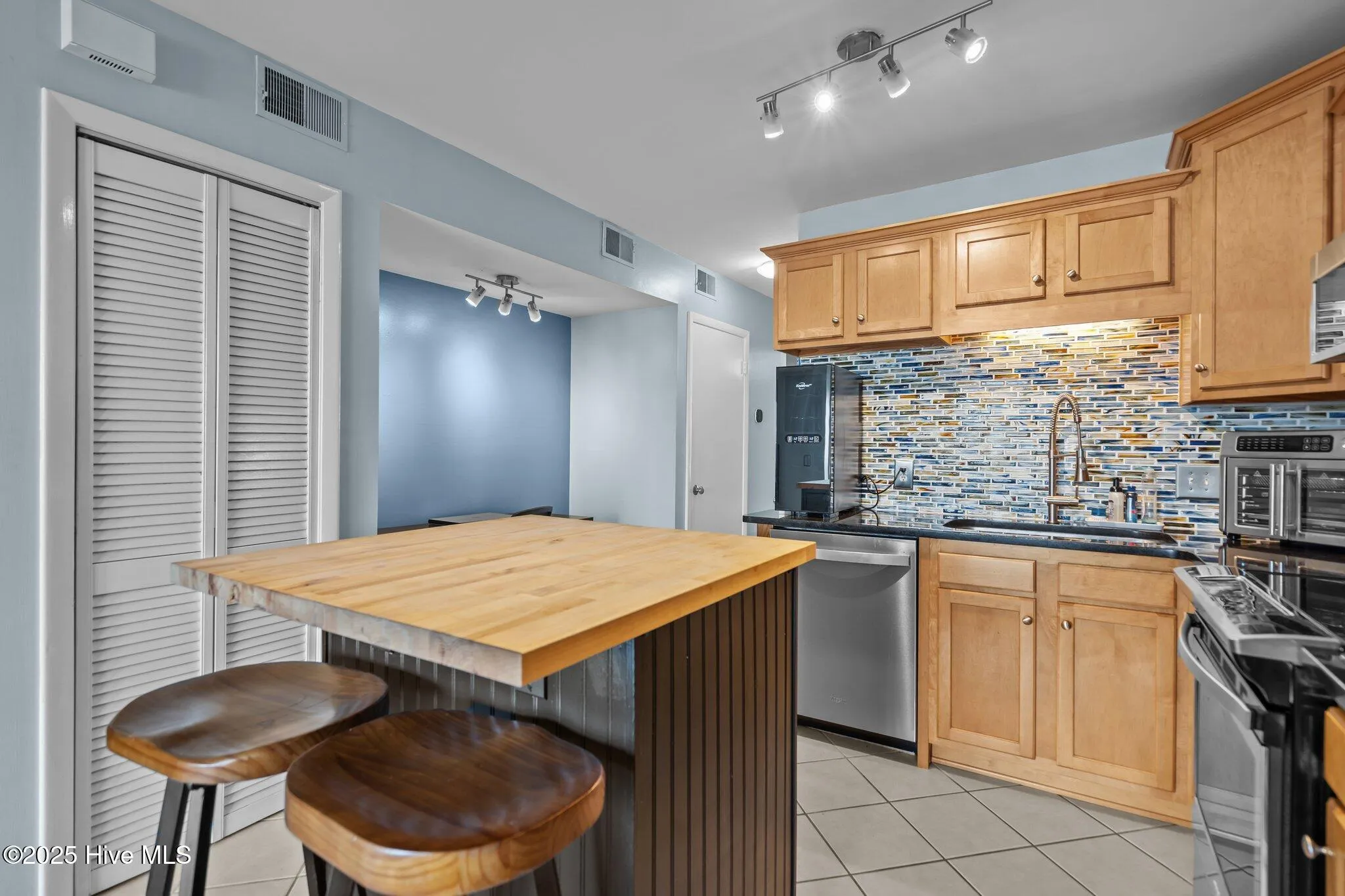 Carolina Beach, North Carolina 28428, United States, 1 Bedroom Bedrooms, ,1 BathroomBathrooms,Residential,Active,104828