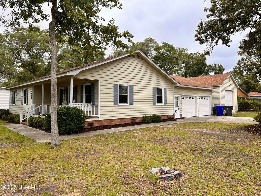 Photo of 1506 E Oak Island Drive, Oak Island, NC 28465 (MLS # 100517605)