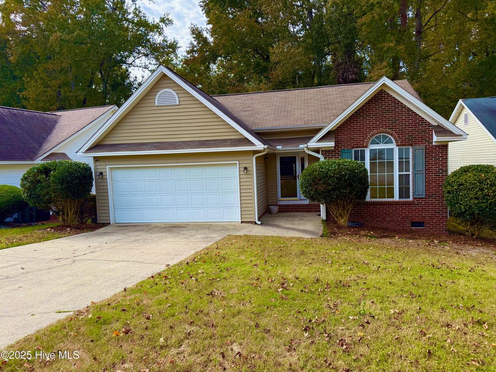 Photo of 136 Kensigton Way Way, Aberdeen, NC 28315 (MLS # 100538221)