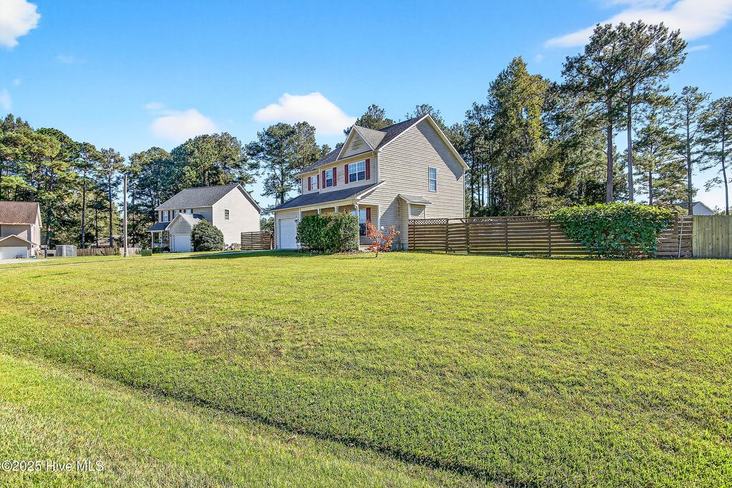 Photo of 203 Reef Lane, Richlands, NC 28574 (MLS # 100539174)