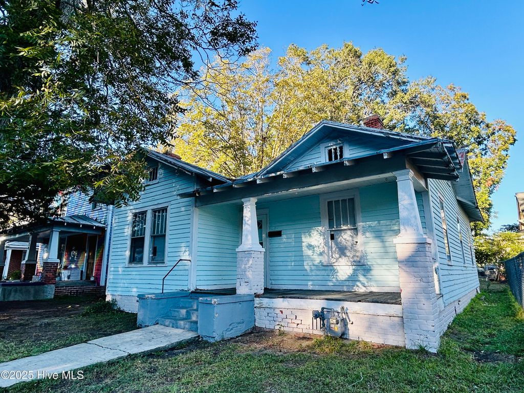 Photo of 106 Paris Avenue, Greenville, NC 27834 (MLS # 100537480)