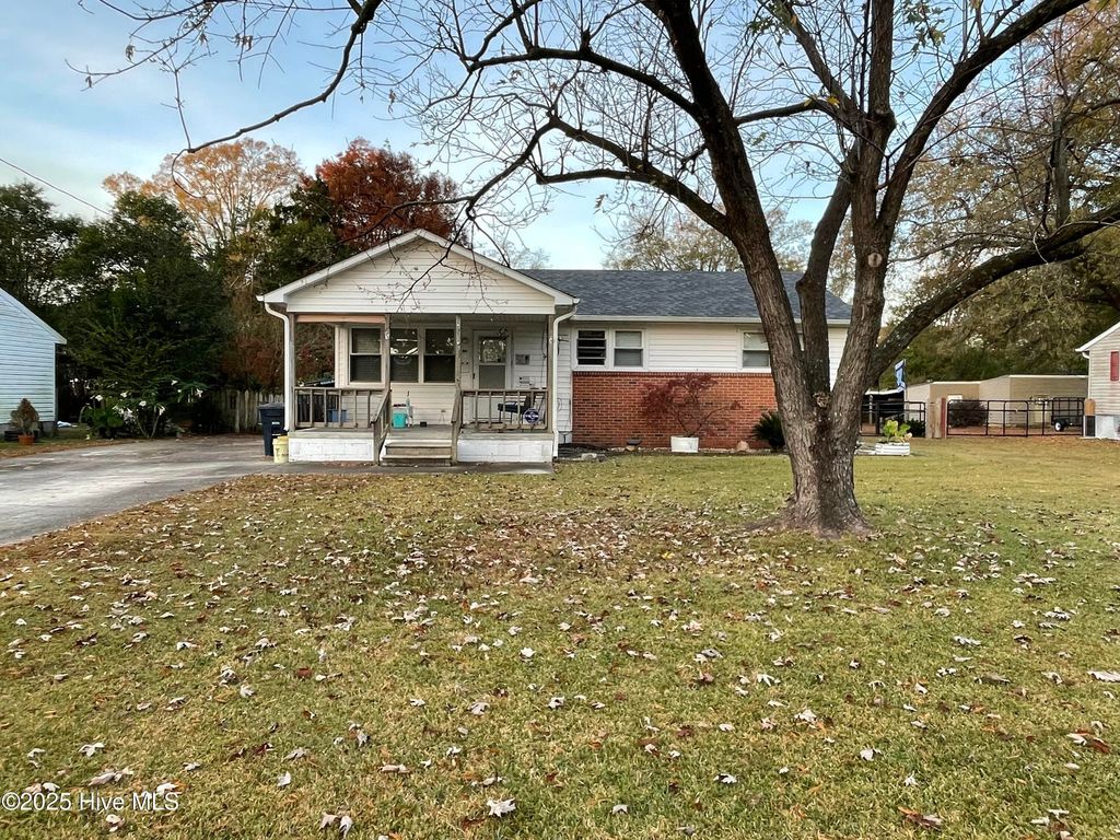 Photo of 801 Williams Street, Jacksonville, NC 28540 (MLS # 100543193)