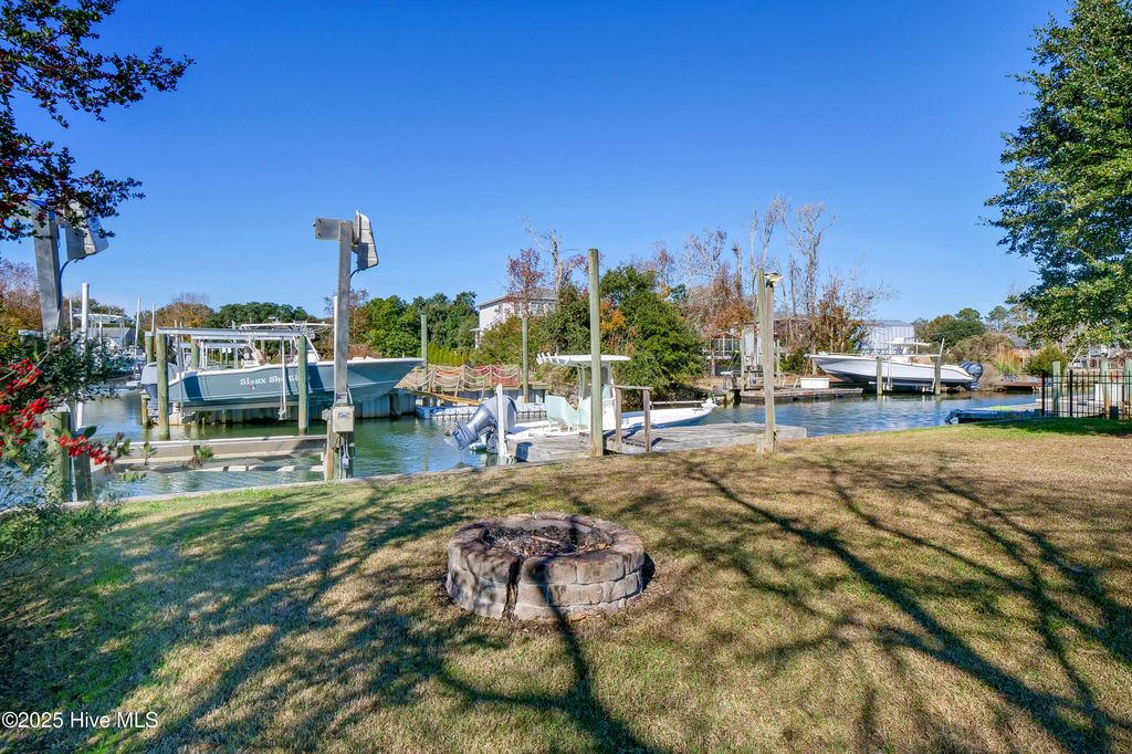 Photo of 1017 Mallard Bay Road, Hampstead, NC 28443 (MLS # 100543040)
