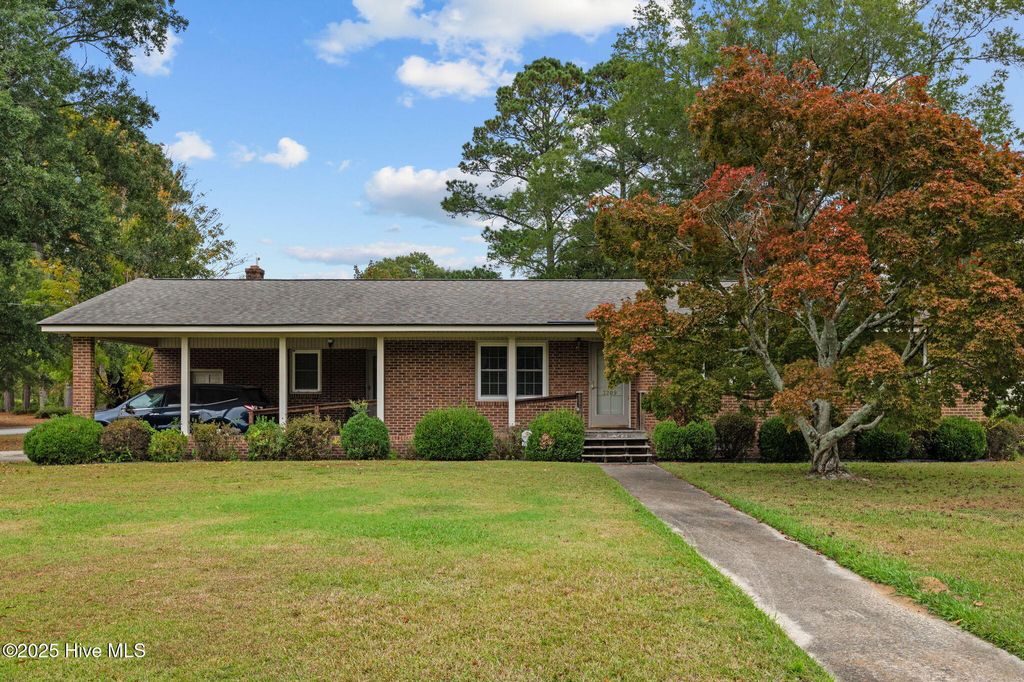 Photo of 3209 N Waverly Street, Farmville, NC 27828 (MLS # 100536326)