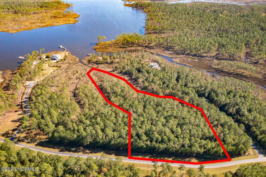 Photo of 30 Paradox Point Drive, Aurora, NC 27806 (MLS # 100410463)