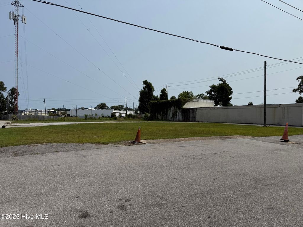 Photo of 911 Lejeune Boulevard, Jacksonville, NC 28540 (MLS # 100510990)