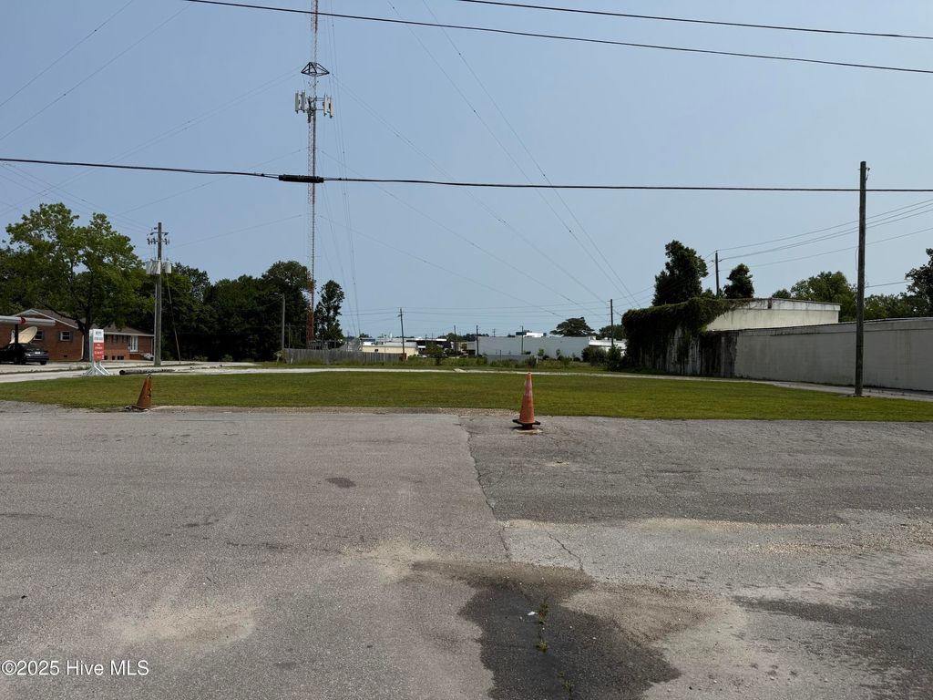 Photo of 911 Lejeune Boulevard, Jacksonville, NC 28540 (MLS # 100510990)