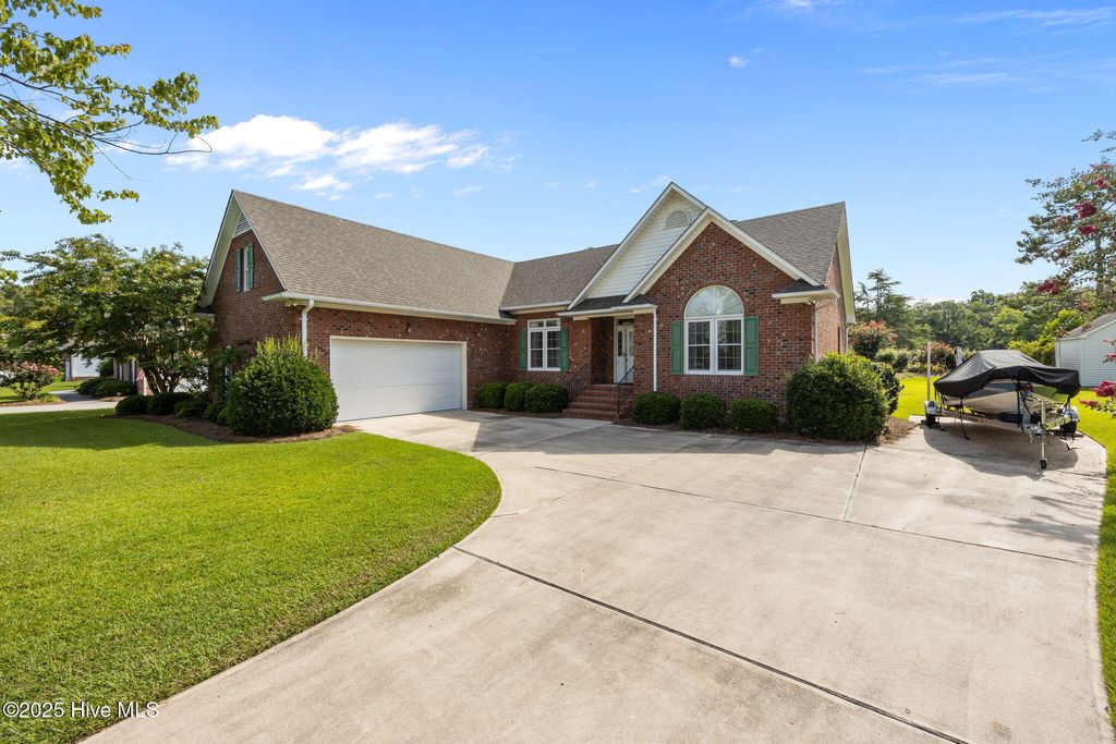 Photo of 906 Runaway Bay, Trent Woods, NC 28562 (MLS # 100527571)