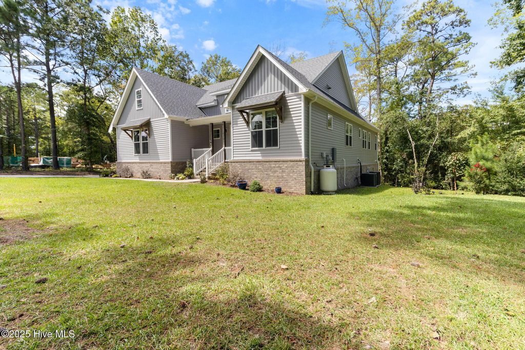 Photo of 119 Mariners Circle, Sneads Ferry, NC 28460 (MLS # 100525541)