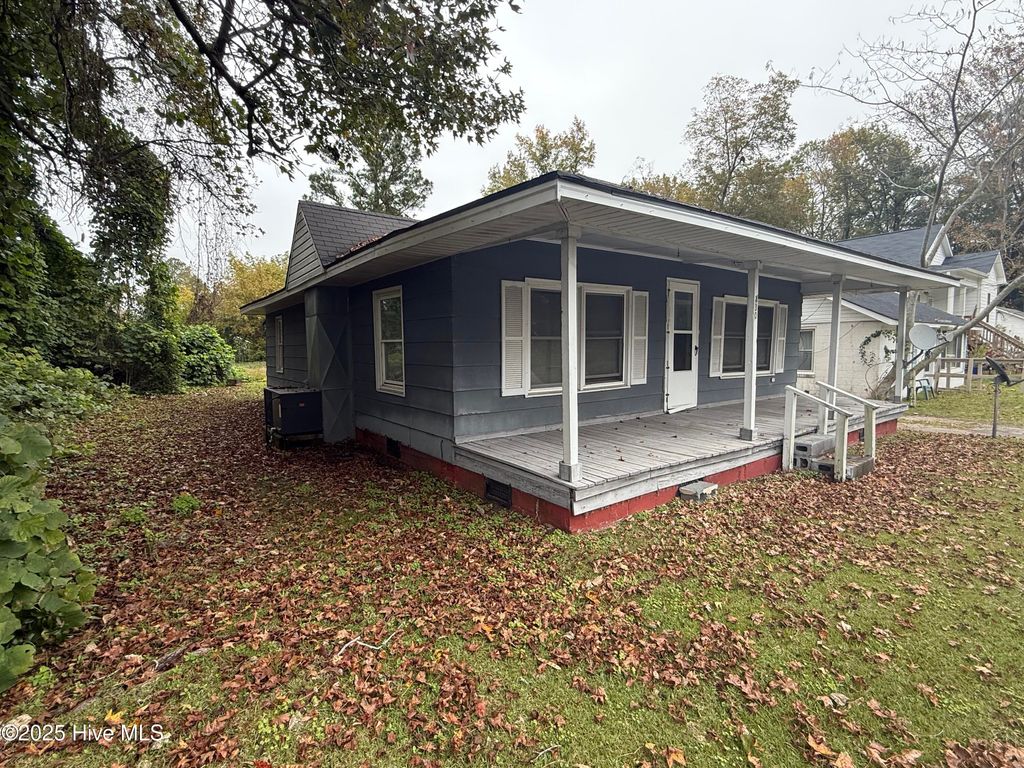 Photo of 430 W W. Virgil Street, Whiteville, NC 28472 (MLS # 100539046)