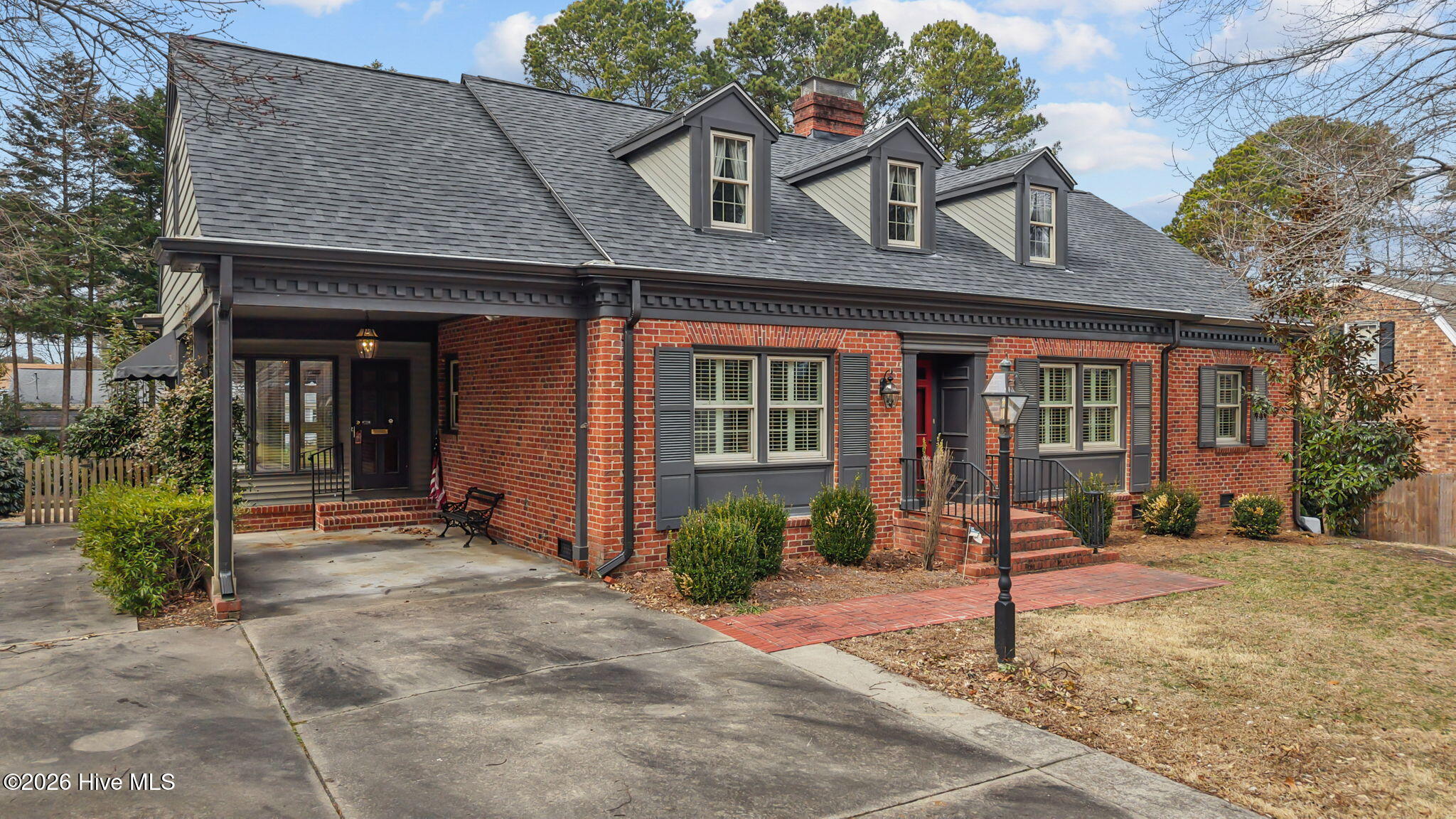 401 Brentwood Drive N