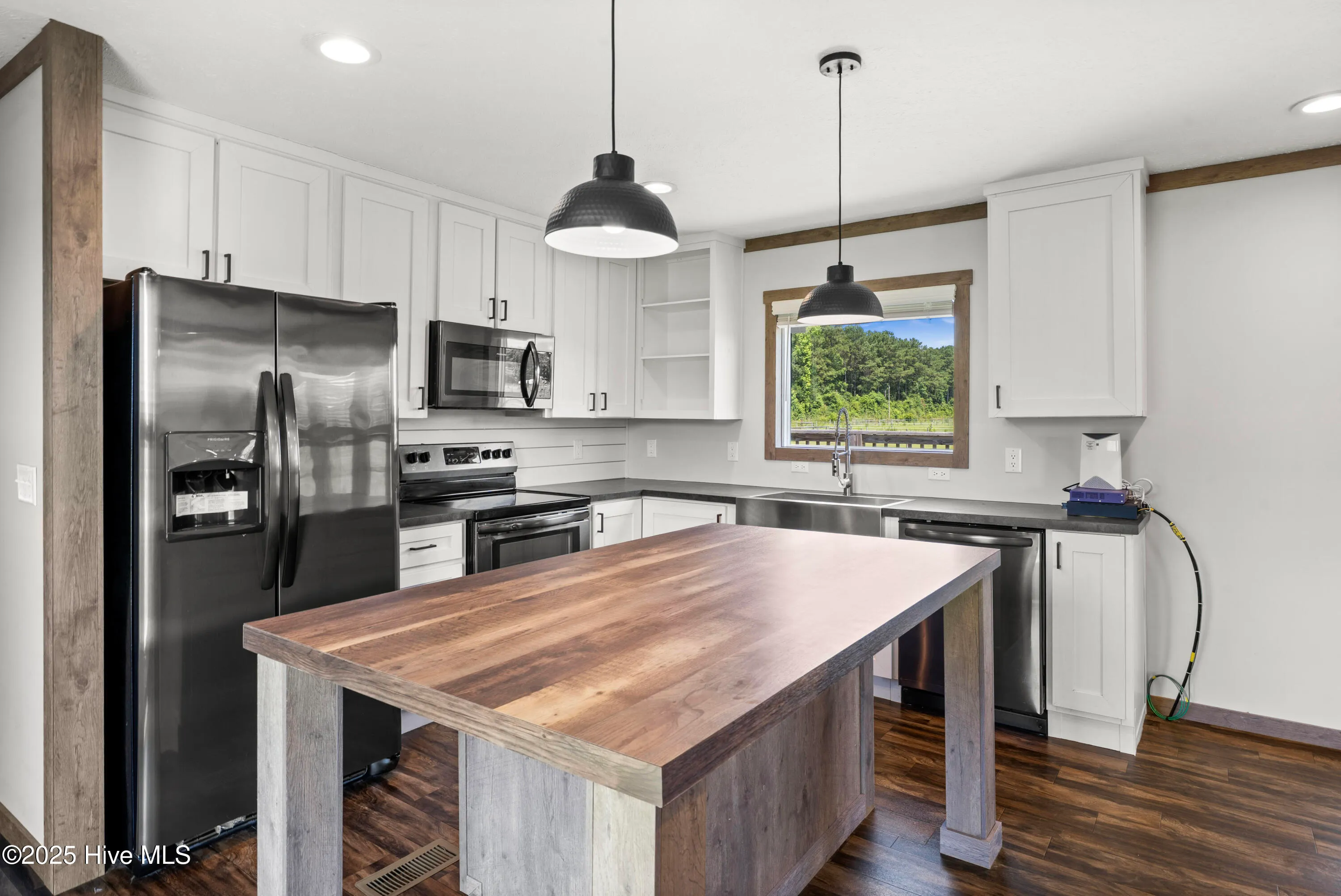 Burgaw, North Carolina 28425, United States, 3 Bedrooms Bedrooms, ,2 BathroomsBathrooms,Residential,Active,163800