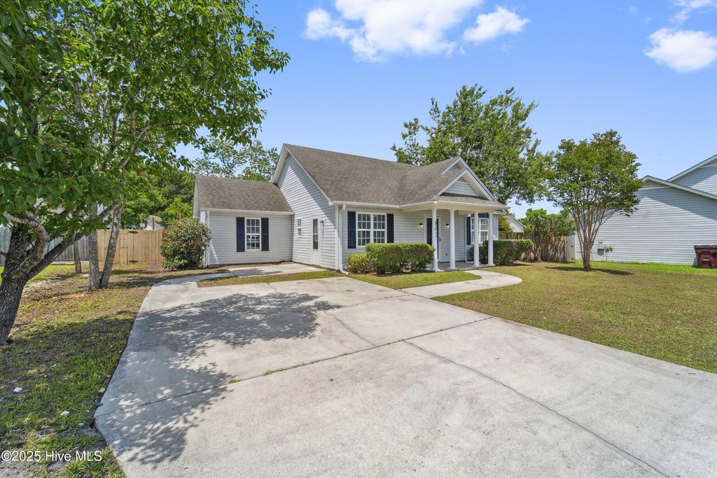 Photo of 802 Mayfield Court, Wilmington, NC 28411 (MLS # 100513225)